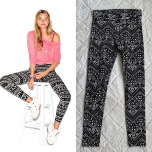 Victoria’s Secret PINK | Printed Yoga Aztec Festival Print Leggings | Size Small